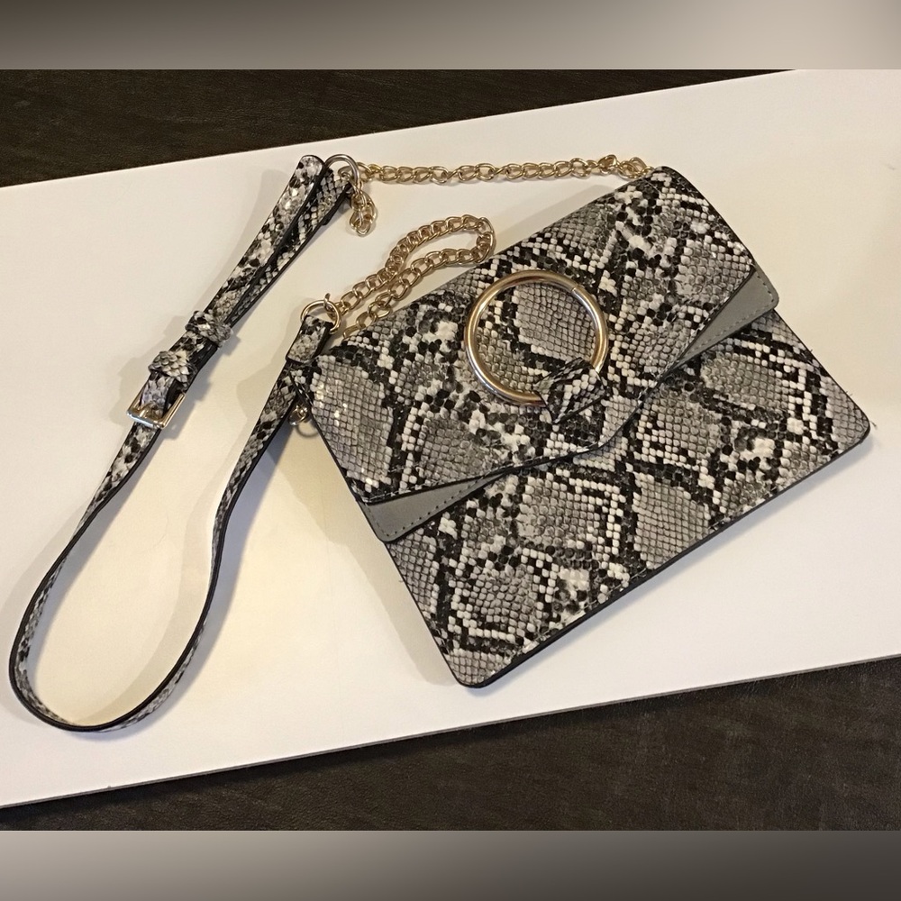 NWOT Urban Expressions Faux Snake Print Crossbody Bag